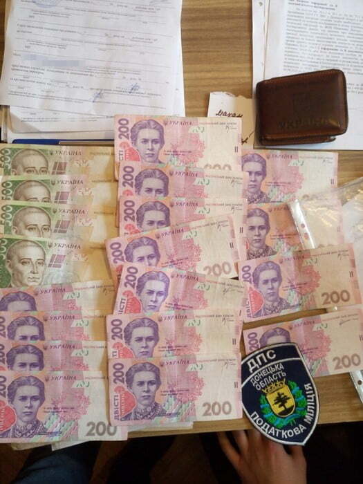 На Донеччині працівник фіскальної служби вимагав 5 тис грн хабара