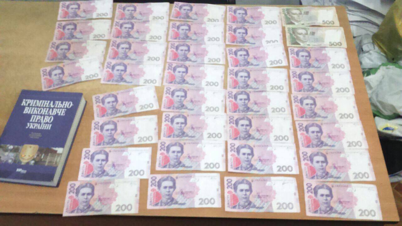 У Києві слідчий райуправління поліції ''погорів'' на хабарі у 10 тис грн.