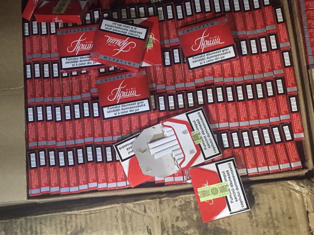 На Одещині упіймали контрабандистів з 70 тисячами пачок сигарет