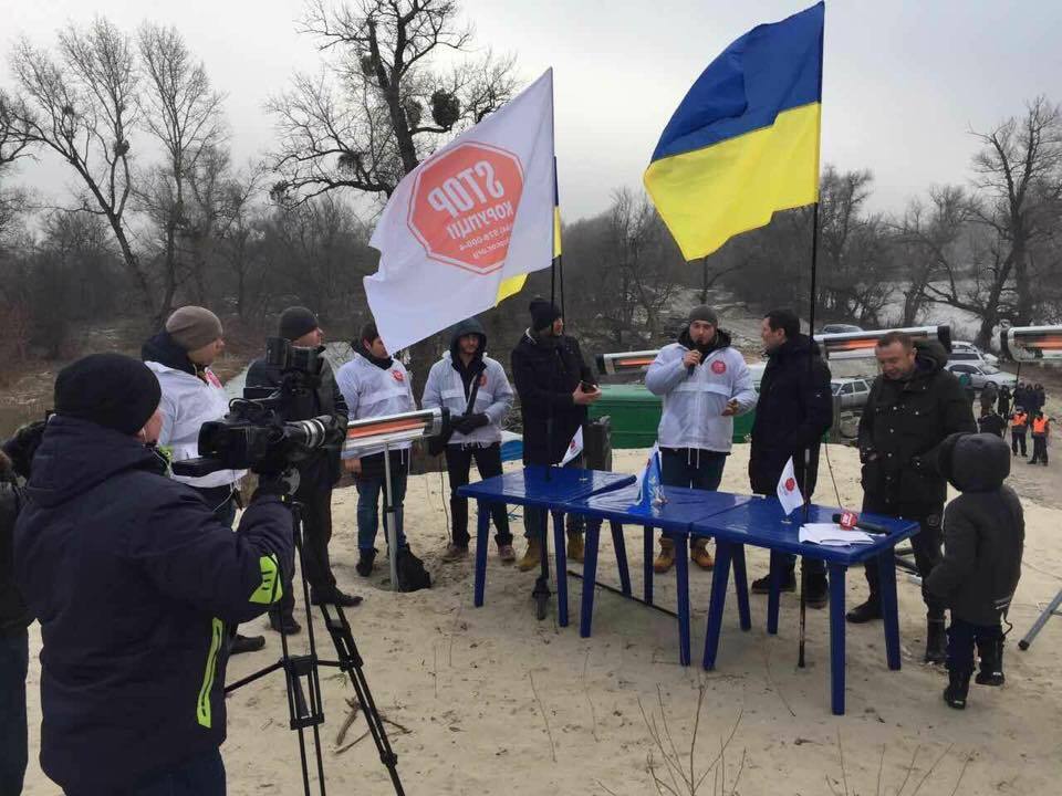 Активісти ''Стоп корупції'' провели спецфорум для зупинки нелегального видобутку піску