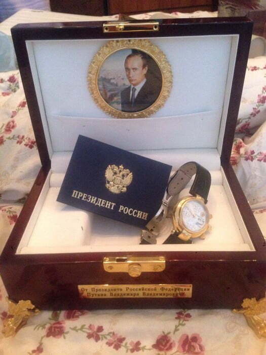 У екс-директора ''Київенергохолдингу'' вилучили 10 тис. дол. та іменний годинник від Путіна