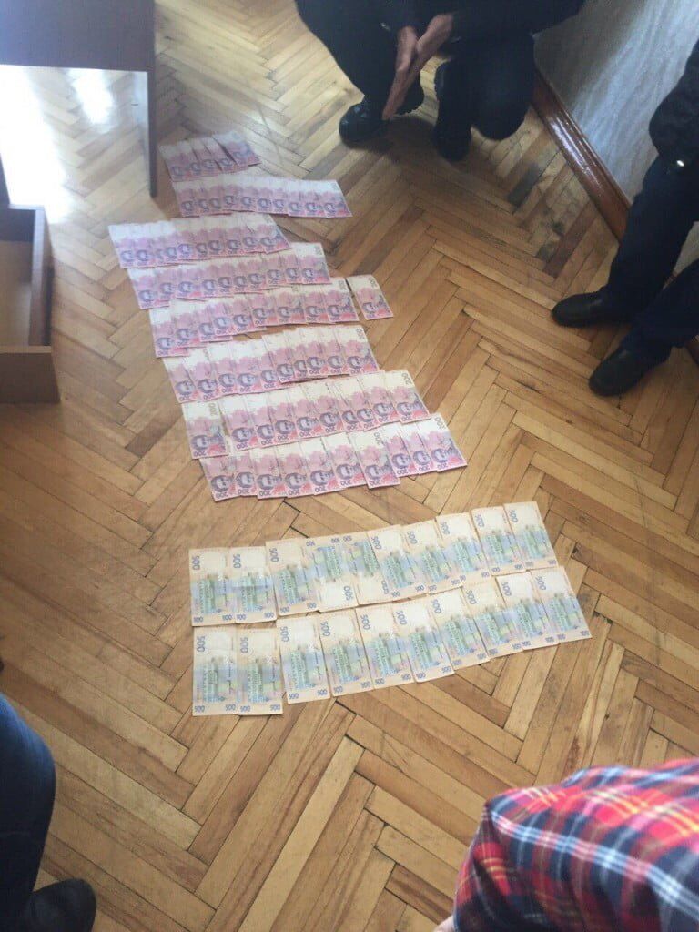 Керівника держпідприємства в Борисполі затримали за хабар у 25 тис. грн