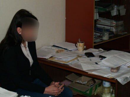 Керівника податкової інспекції на Луганщині спіймали на хабарі