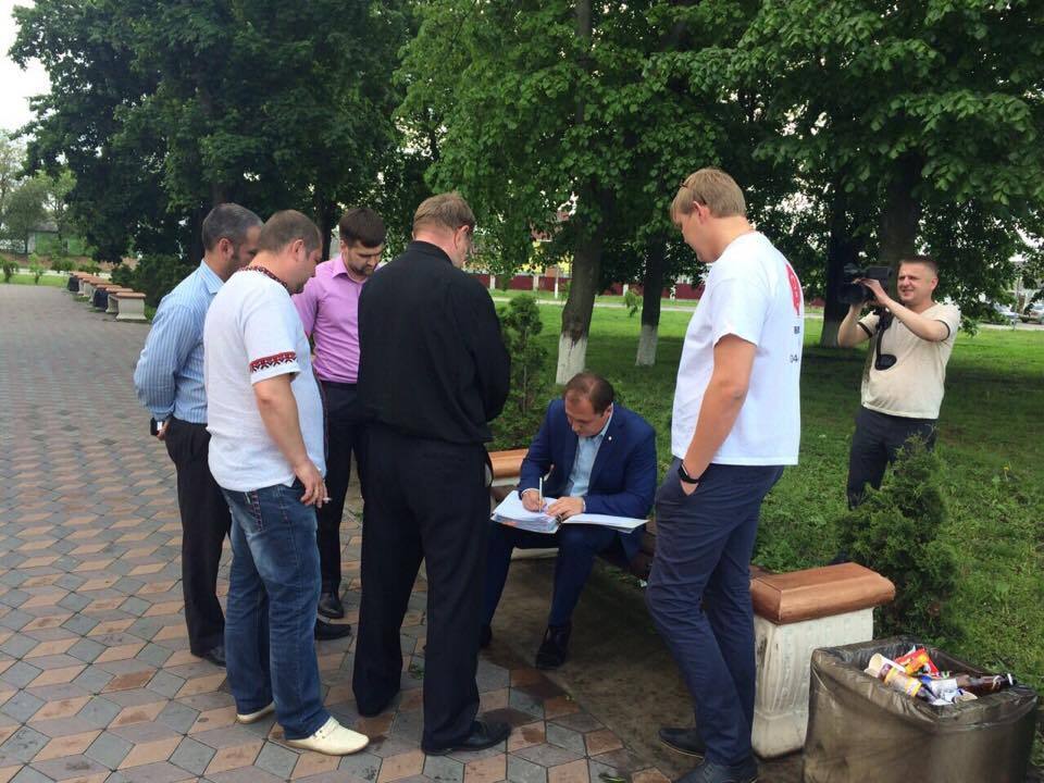 Активісти допомагають жителям селища на Броварщині відстояти рішення суду