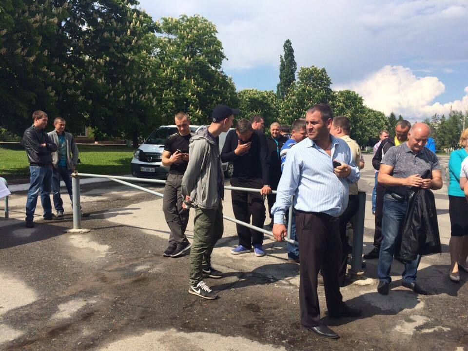 Активісти допомагають жителям селища на Броварщині відстояти рішення суду