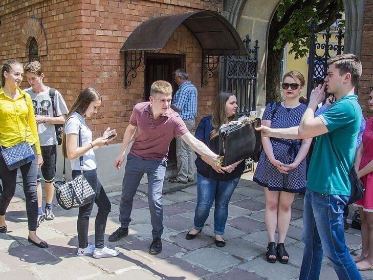Чернівецькі студенти провели акцію проти хабарництва під час здачі сесії