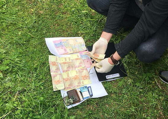 У Сумах поліцейський отримав 4 тис. грн за непритягнення злочинця до відповідальності