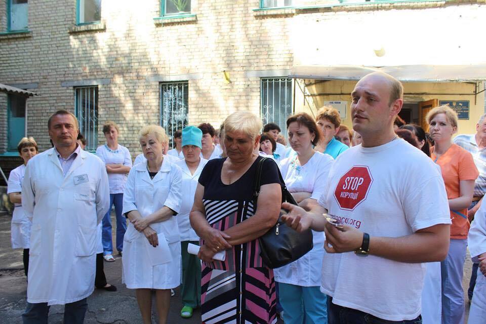 Активісти змусили директора Макарівської лікарні написати заяву на звільнення