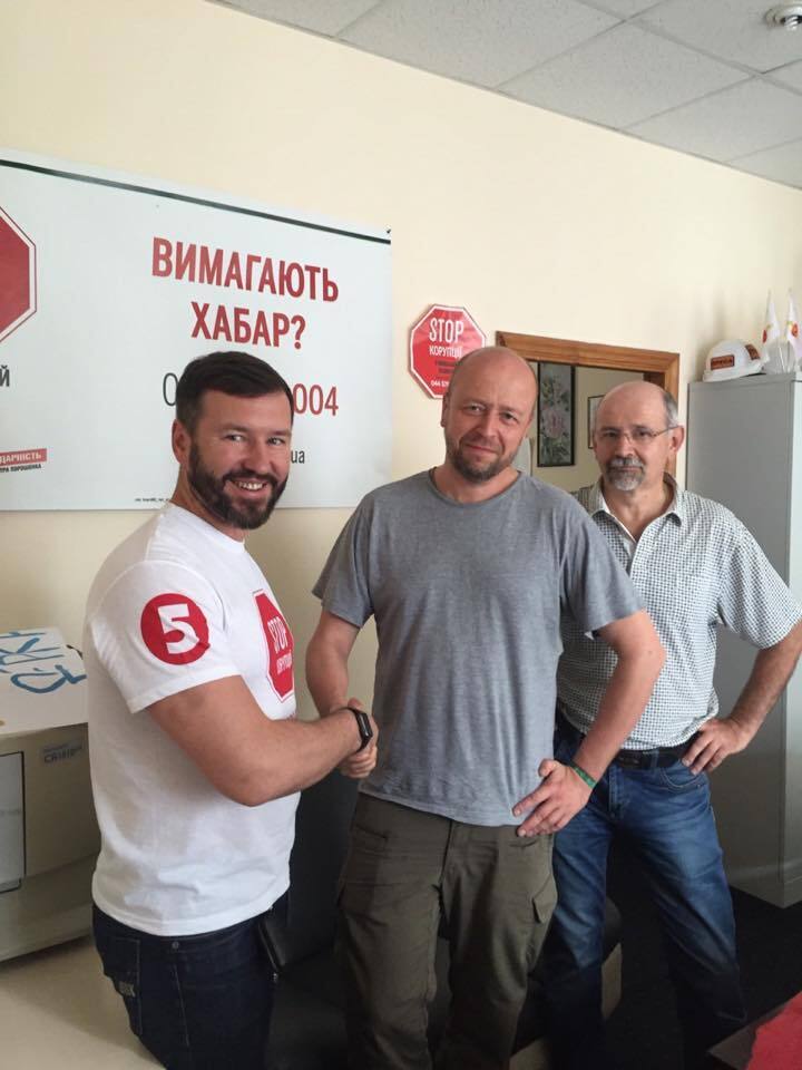 Активісти зустрілися з відомим волонтером Йонасом Охманом