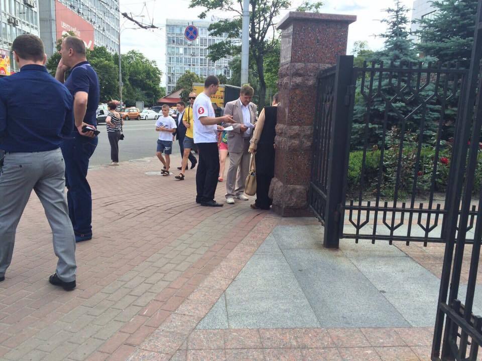 Активісти ''Стоп корупції'' запросили киян відвідати громадську приймальну проекту