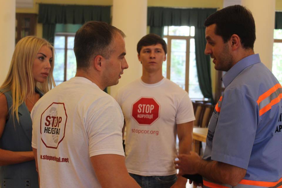 Столичні активісти побачили, якими будуть нові паркувальники