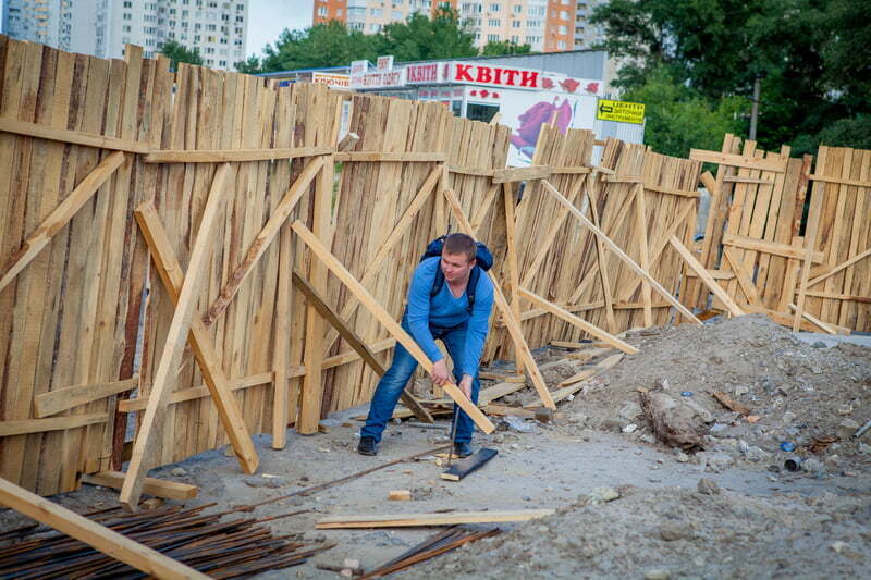 Активісти допомогли жителям Осокорків зупинити незаконне будівництво