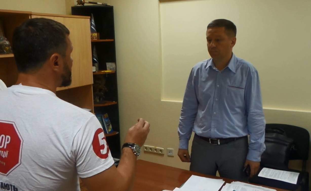 Активісти ''Стоп корупції'' спільно з Лігою підприємців провели акцію протесту під Департаментом транспорту