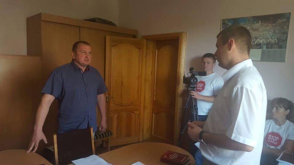 Активісти змусили голову Монастирищенського району відмовитися від підприємництва