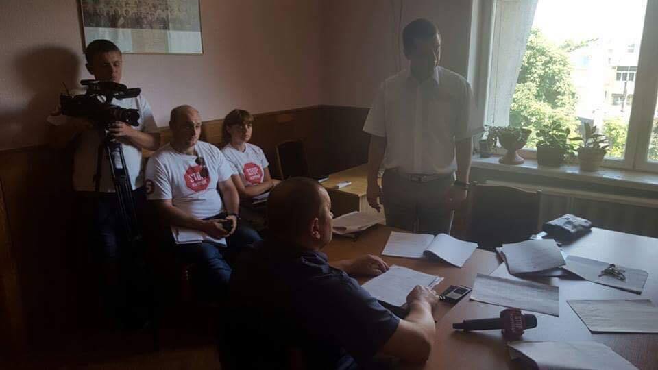 Активісти змусили голову Монастирищенського району відмовитися від підприємництва