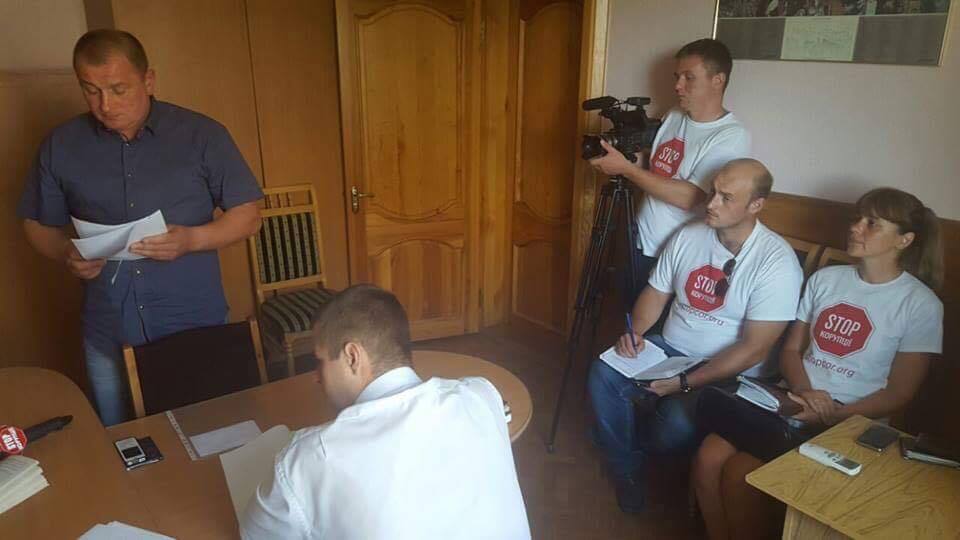 Активісти змусили голову Монастирищенського району відмовитися від підприємництва