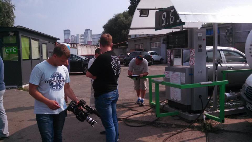 Журналісти ''СтопКору'' викрили у столиці низку заправок-нелегалів