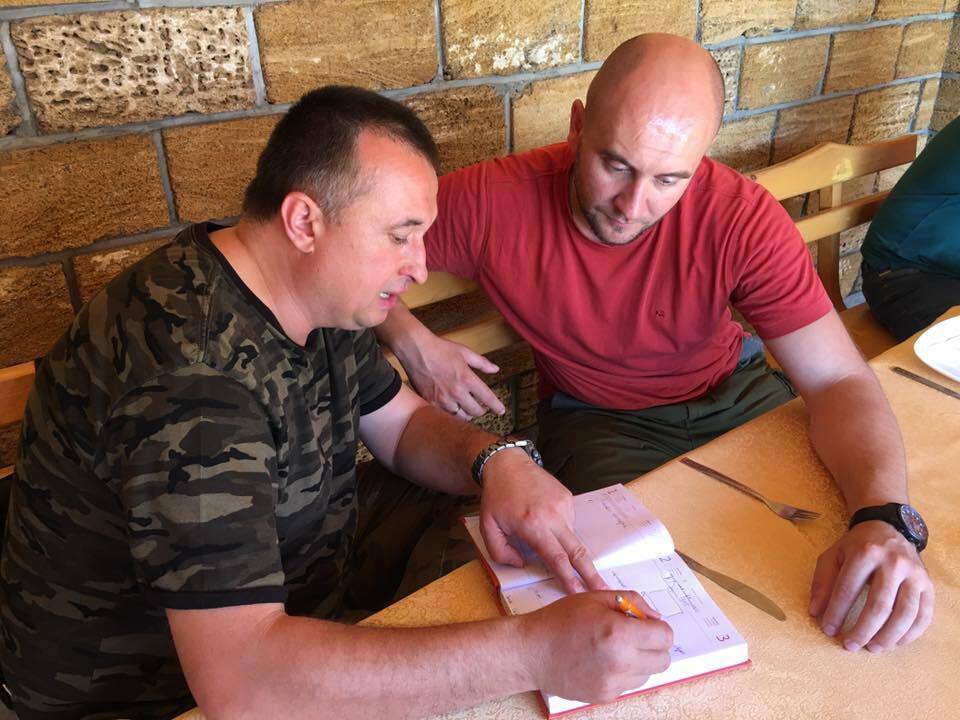Активісти провели спецоперацію проти контрабанди лісу та цигарок у Чернівецькій області