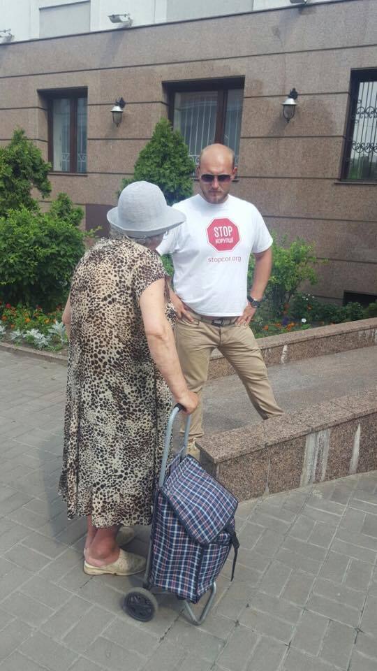 Активісти ''Стоп корупції'' провели акцію під Держпраці через газові заправки