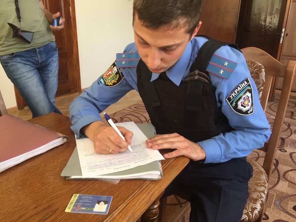 Чиновник намагався зняти активістів ''Стоп корупції'' на приховану камеру