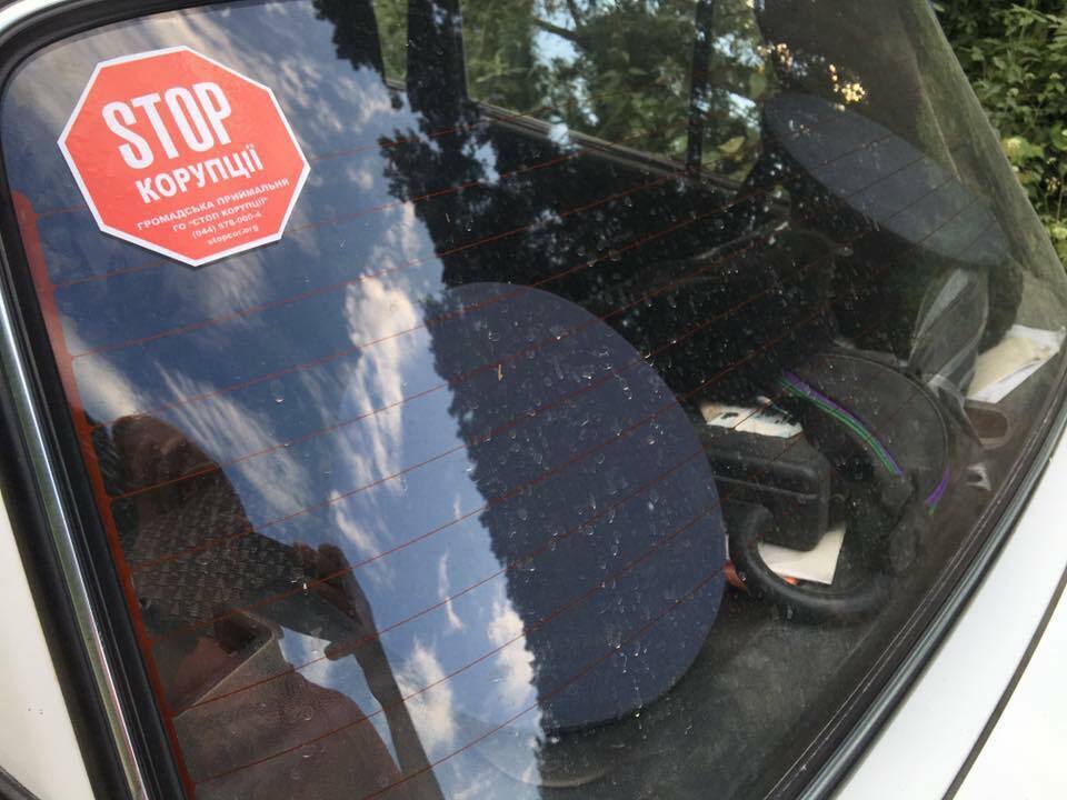 Активісти провели спецоперацію проти контрабанди лісу та цигарок у Чернівецькій області