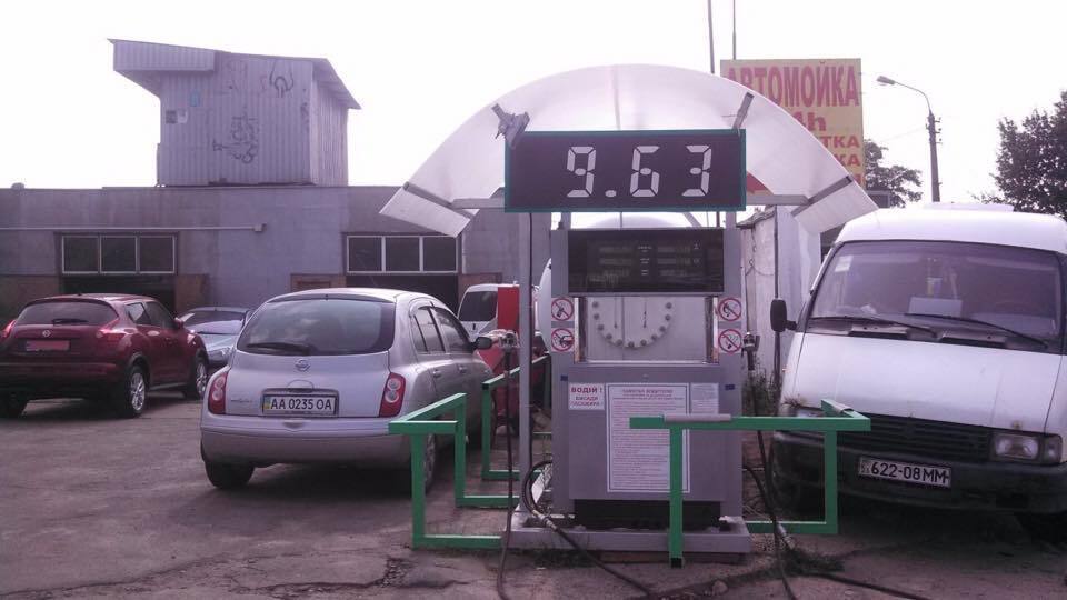 Журналісти ''СтопКору'' викрили у столиці низку заправок-нелегалів