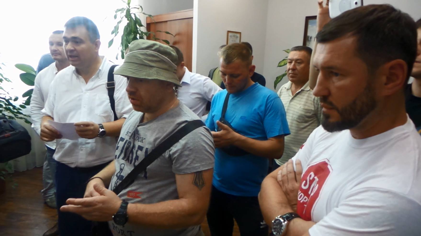 Активісти ''Стоп корупції'' спільно з Лігою підприємців провели акцію протесту під Департаментом транспорту