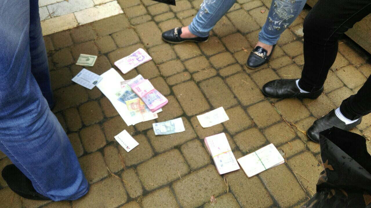 У мережі з'явилися фото розкішного помешкання мера Бучі