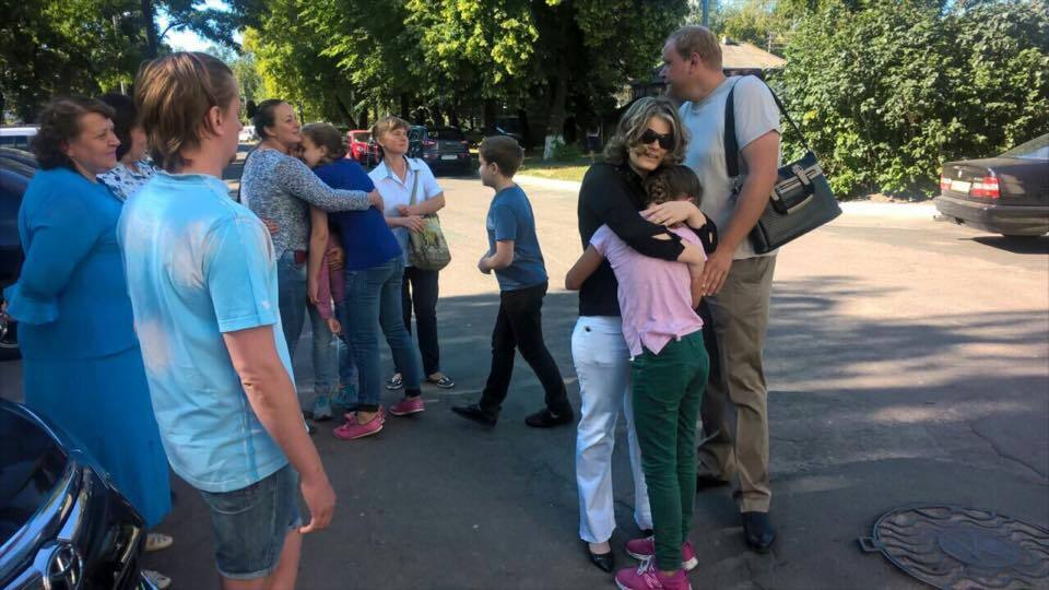Правозахисники ''Стоп корупції'' допомагають багатодітній родині з Борисполя повернути дітей