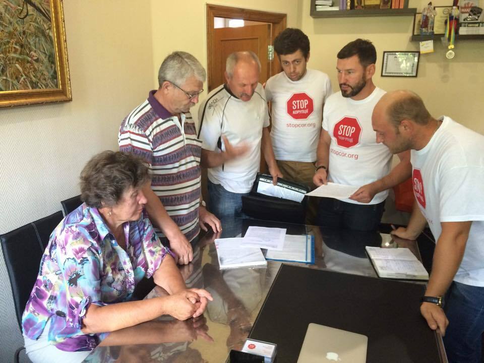 Громадські активісти допомагають жителям столичних Осокорків відстояти право на землю