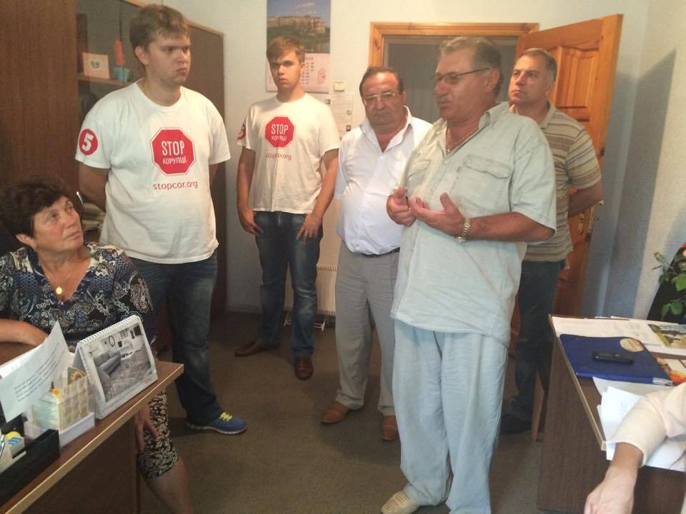 Юристи ''Стоп корупції'' допомагають жителям села на Київщині відстояти законне право на землю