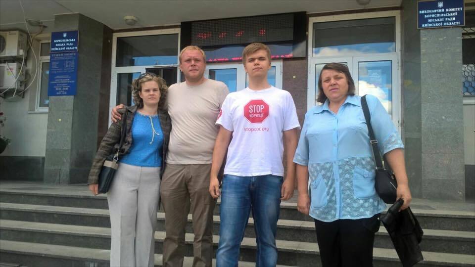 Правозахисники ''Стоп корупції'' допомагали багатодітній родині з Борисполя повернути дітей