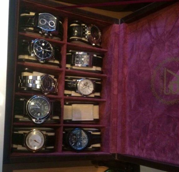 У головного фіскала Київщини знайшли мільйони гривень, коштовні годинники і печатки фіктивних фіри