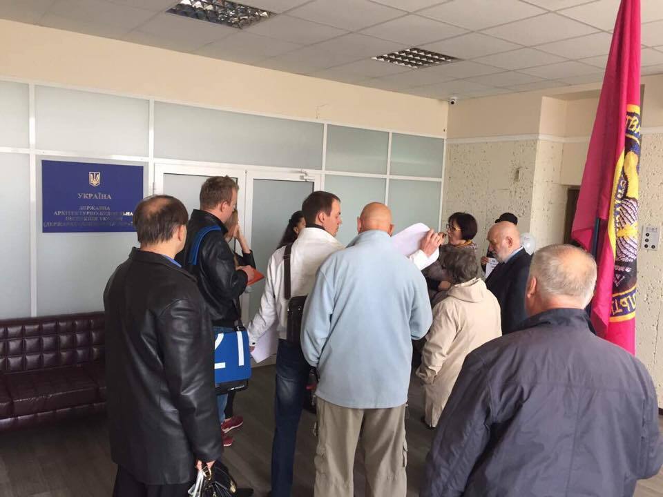 Активісти побували на акції протесту під стінами ДАБ