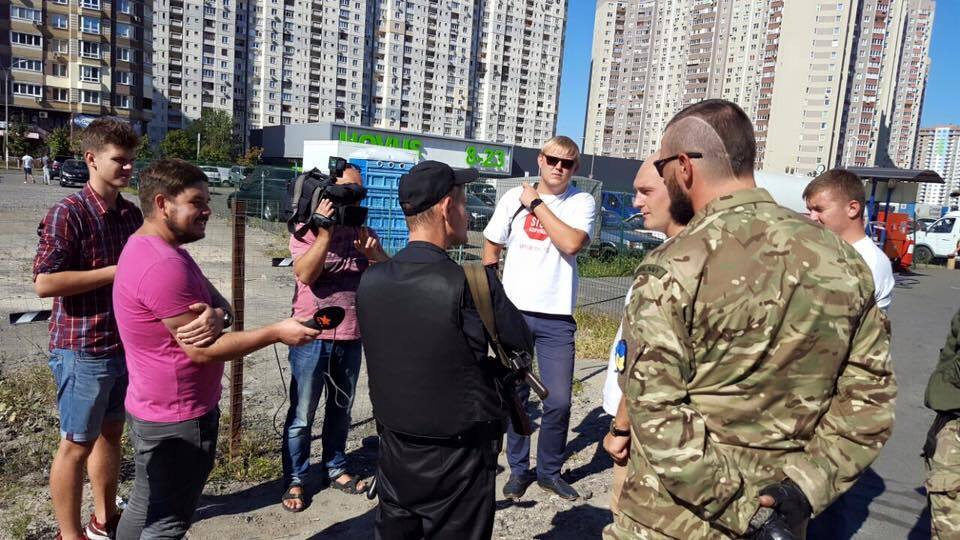 Активісти ''Стоп корупції'' перевірили газову заправку у Дарницькому районі столиці