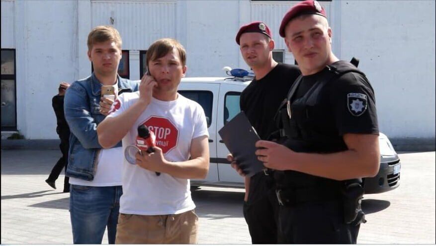 Активісти вимагали закриття нелегального ресторану на Поштовій площі у Києві