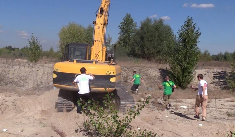 До нелегального видобутку піску на Київщині причетні народні депутати