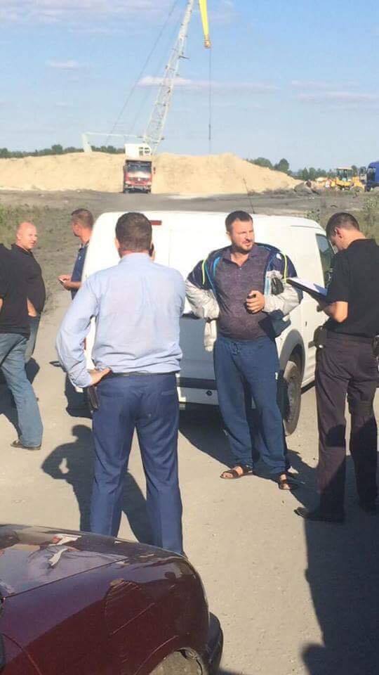 У Трипіллі точаться розборки через спецтехніку на незаконних точках з видобутку піску