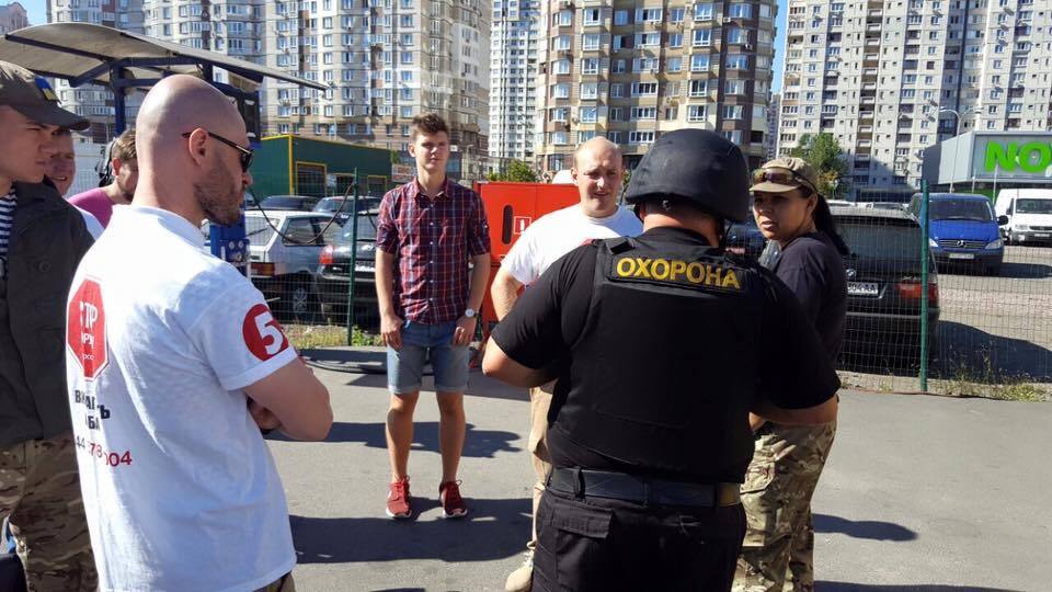 Активісти ''Стоп корупції'' перевірили газову заправку у Дарницькому районі столиці