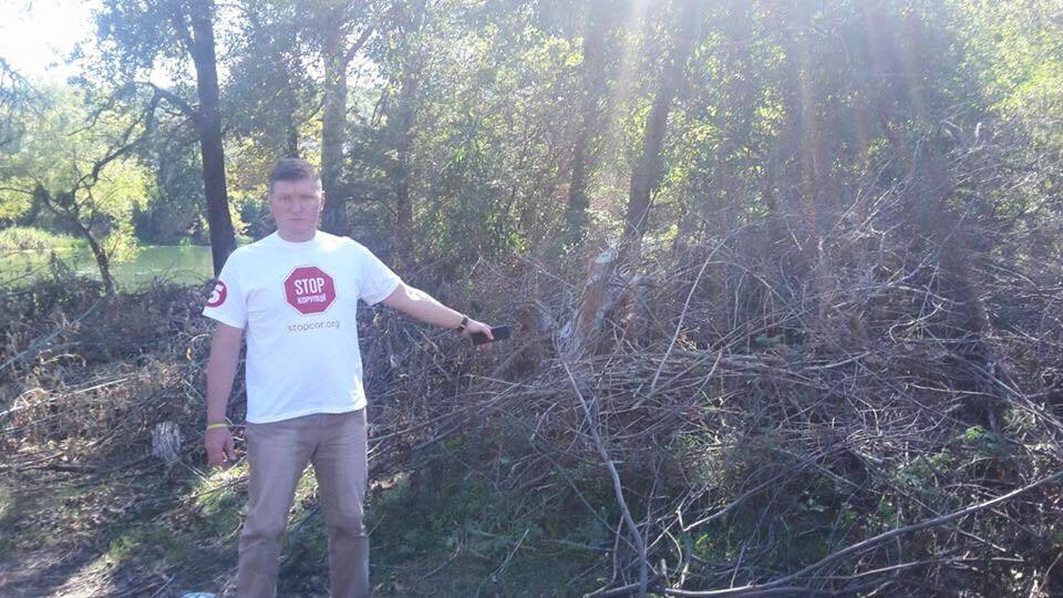 У Святогірську на Донеччині активісти викрили незаконне сміттєзвалище на пляжі