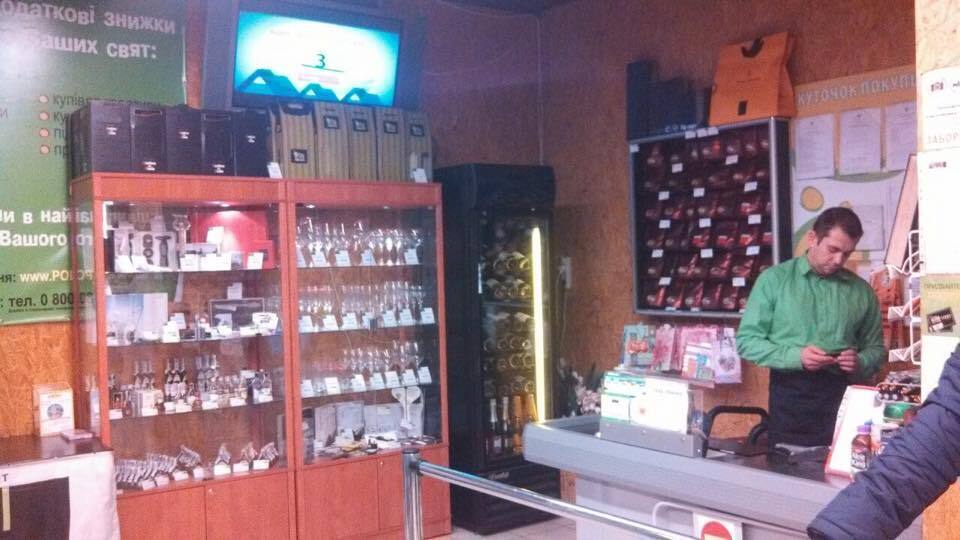 Активісти упіймали персонал мережі супермаркетів алкоголю ''Поляна'' на нових порушеннях