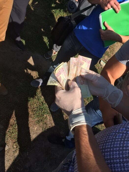 На Волині податківець щомісяця здирав гроші з місцевого підприємця