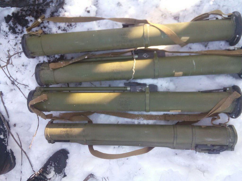 На Донбасі виявили дві схованки зі зброєю сепаратистів