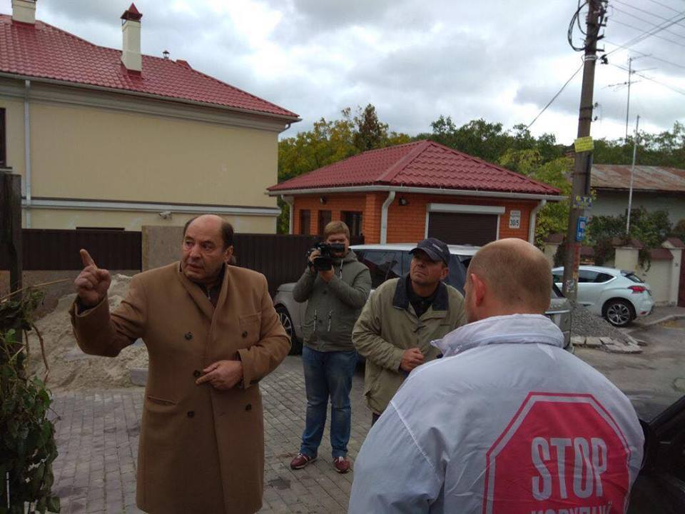 Після втручання ''СтопКору'' поліція помітила незаконне будівництво у буферній зоні лаври у Києві