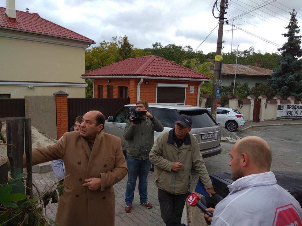 Після втручання ''СтопКору'' поліція помітила незаконне будівництво у буферній зоні лаври у Києві