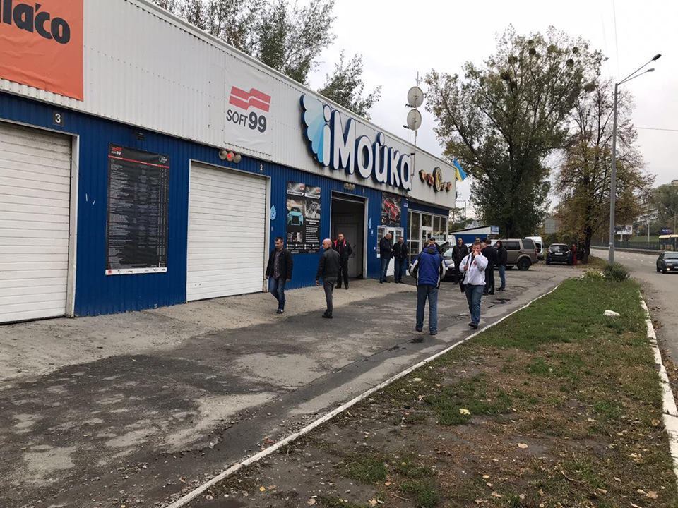 ''СтопКор'' провів перевірку столичної автомийки через можливі викиди фосфатів у річку Либідь