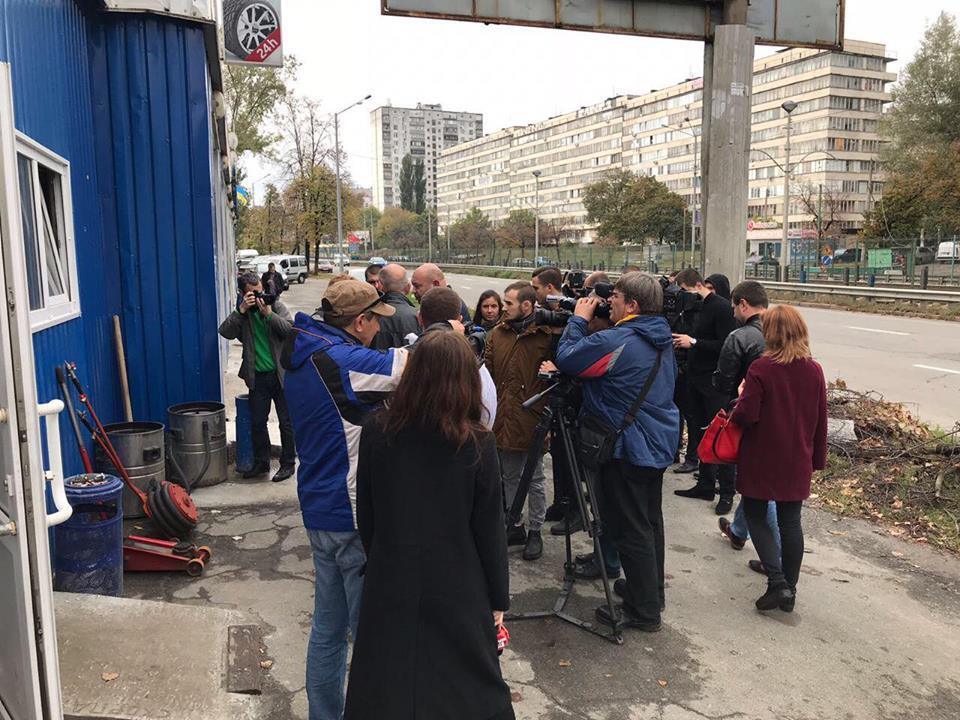 ''СтопКор'' провів перевірку столичної автомийки через можливі викиди фосфатів у річку Либідь