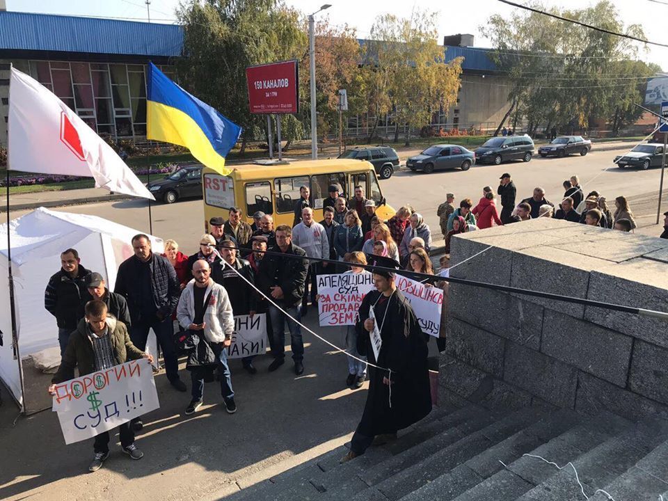 ''СтопКор'' звернувся до Вищої ради правосуддя через суддів-маріонеток земельних рейдерів з Кіровоградщини