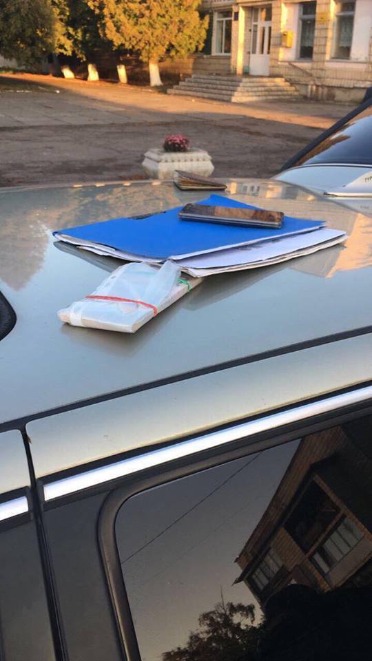 Депутат однієї із сільрад Київщини за вимагання хабара з підприємця отримав підозру від прокурора області