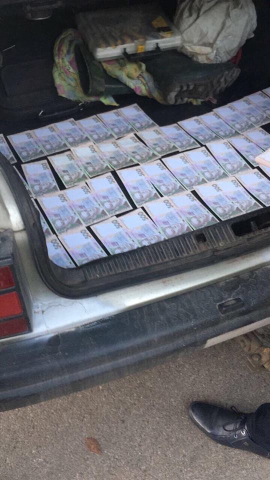 Депутат однієї із сільрад Київщини за вимагання хабара з підприємця отримав підозру від прокурора області